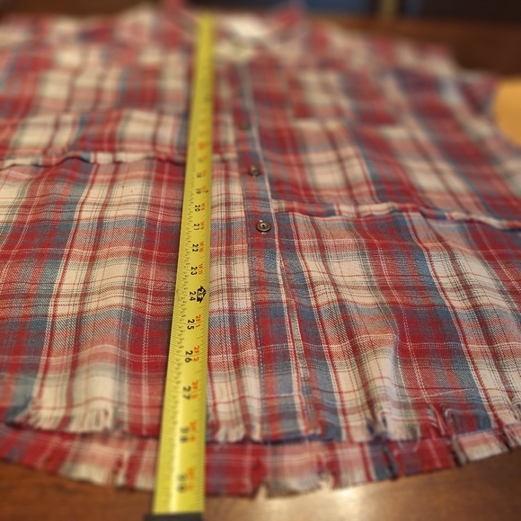 NWT Easel flannel distressed fringe asymmetrical Soft Red White Blue Size M - Picture 15 of 16